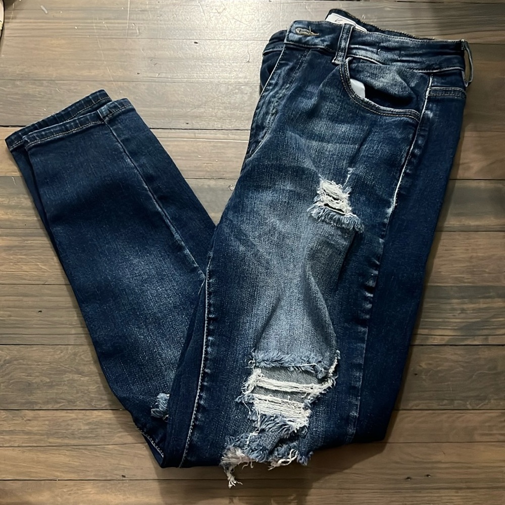 Distressed ankle skinny